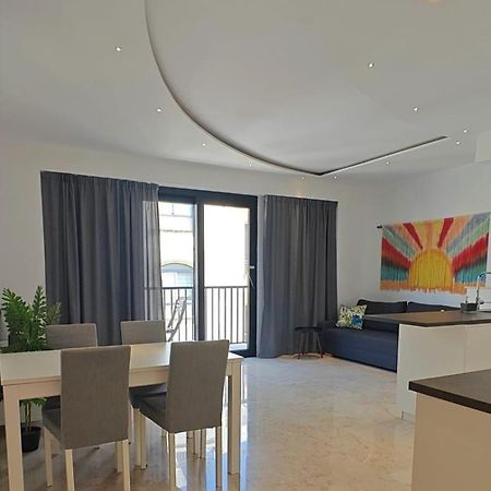 Appartamento Luxury Garden View At Spinola Bay St Julians San Giuliano Esterno foto