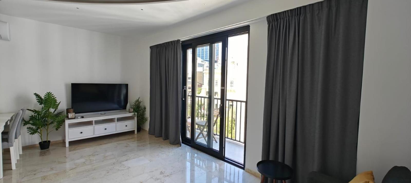 Appartamento Luxury Garden View At Spinola Bay St Julians San Giuliano Esterno foto